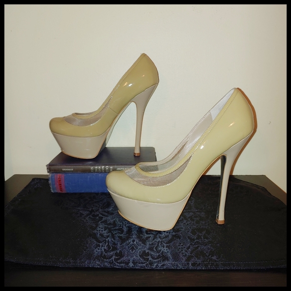 H by Halston Platform Pumps - Picture 3 of 12